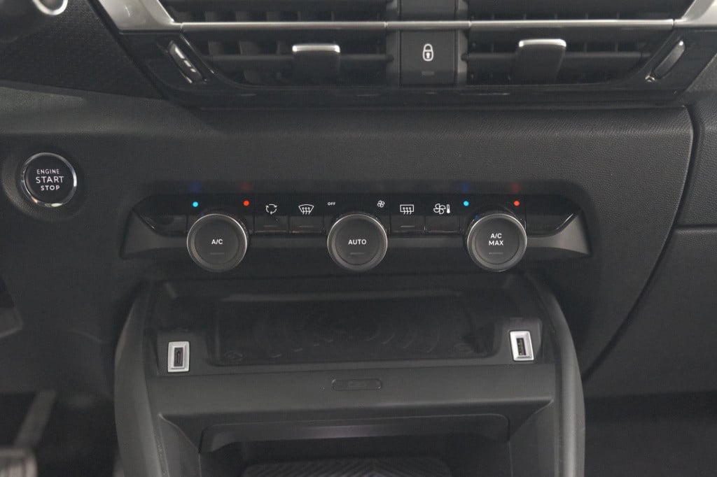 Citroen C4 puretech 130 eat8 shine | camera | head-up display | parkeersens