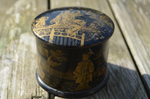 Diverse Japanse en Chinese potjes en blikjes (2)