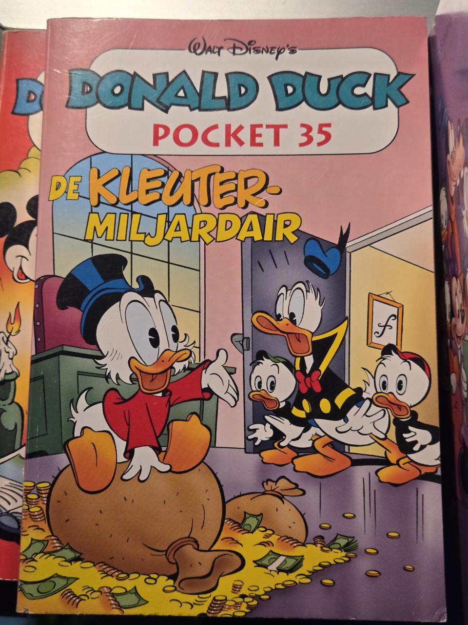 Donald Duck Pockets 12 stuks.  In nette gelezen staat.