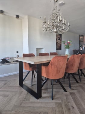Eiken eettafel / zwart metalen onderstel / 240x100x74 cm