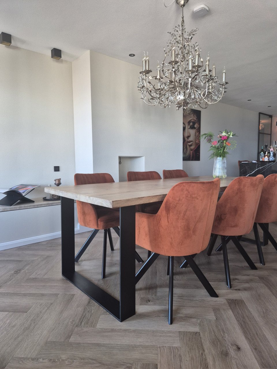 Eiken eettafel / zwart metalen onderstel / 240x100x74 cm