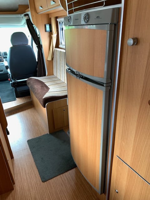 Hele mooie en frisse half integraal Fiat Ducato-McLouis P700 camper