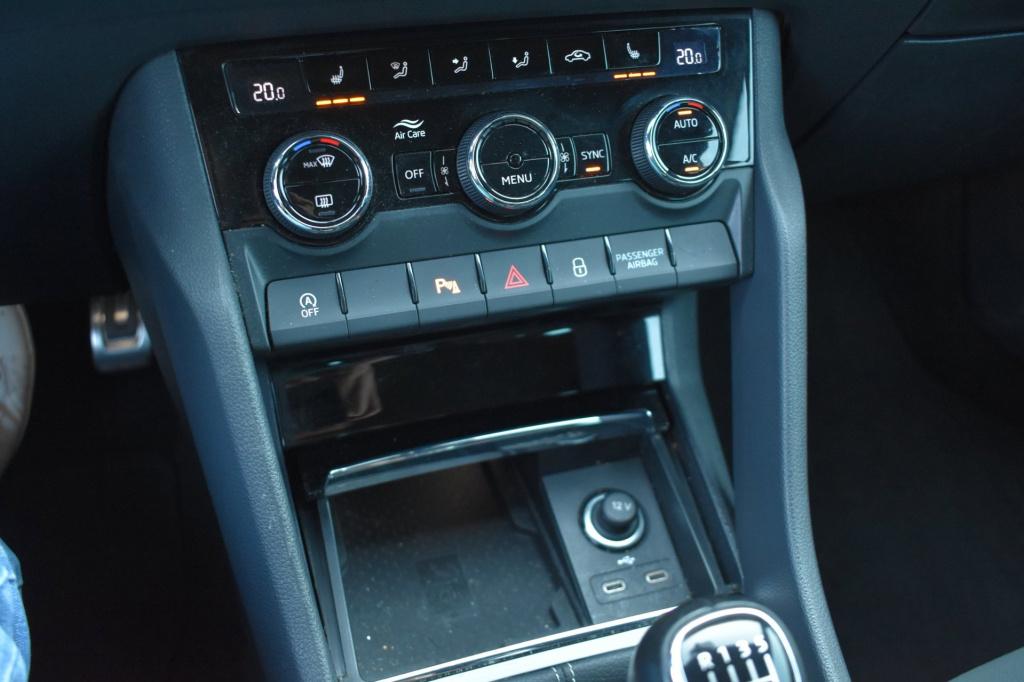 Skoda Karoq 1.5 tsi act sportline | camera | nap | stoelverwarming | apple 