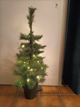 Kunst kerstboompje in pot incl. lichtjes, excl. batterijen (3 stuks).  88cm
