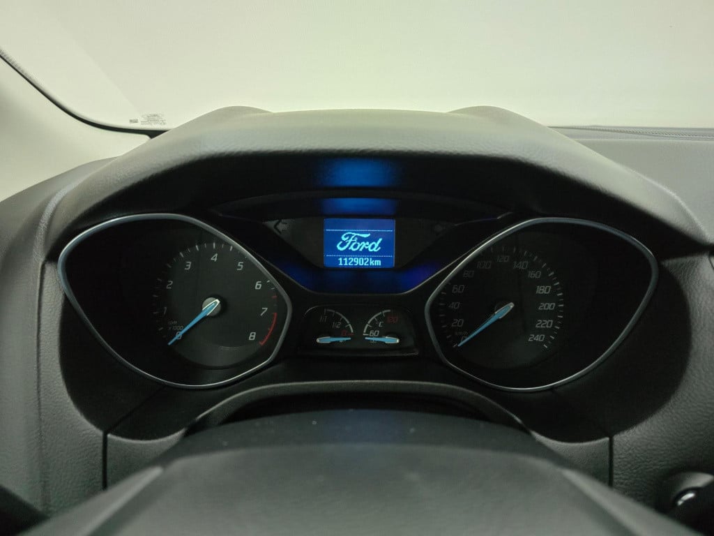 Ford Focus wagon stationwagen titanium luxe versie met cruisecontrol en blu