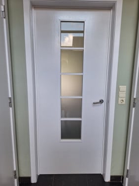 Twee beukenhouten binnendeuren