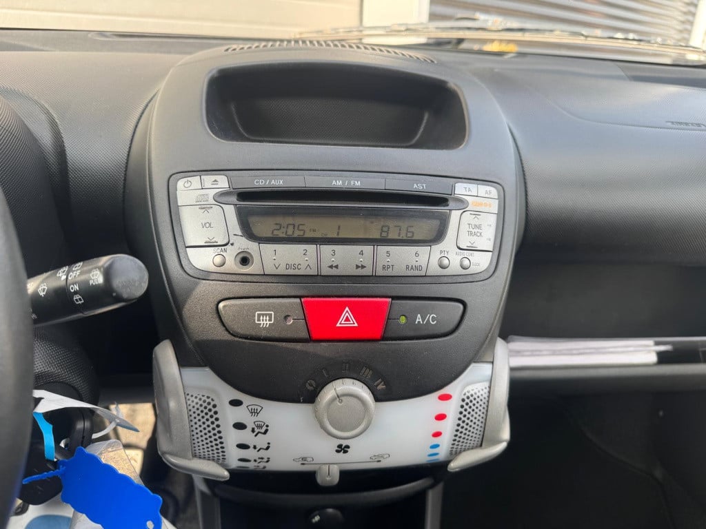 Peugeot 107 1.0 première/apk/airco/facelift/150.000/carplay/