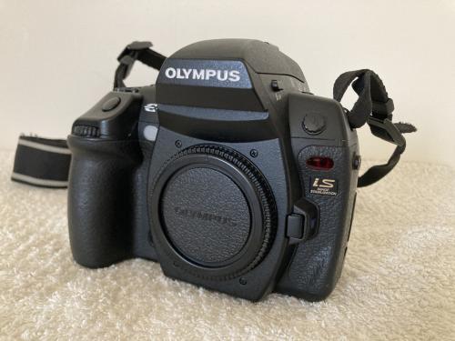 Olympus E-3 met van alles erbij