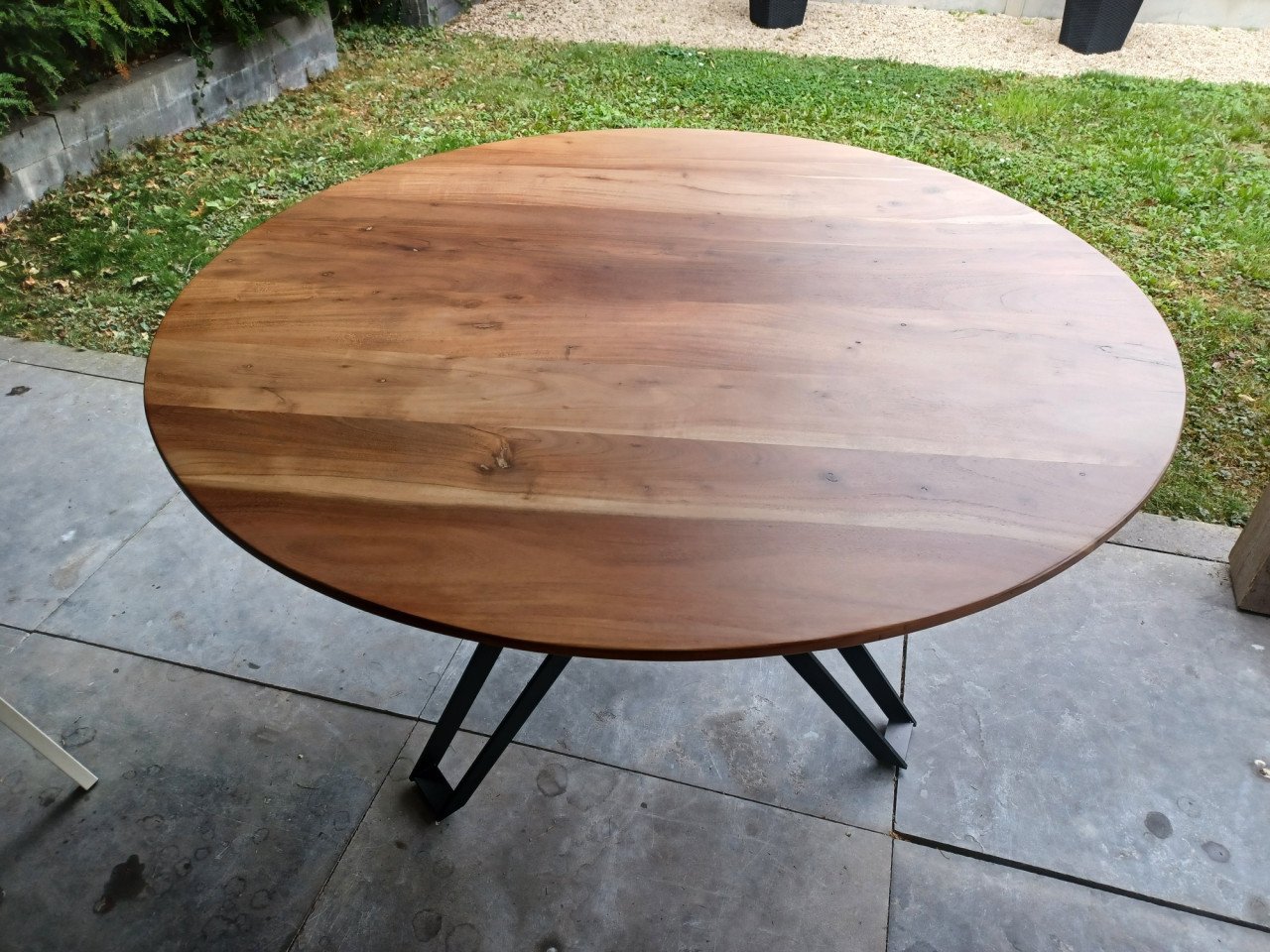 Erg mooie ronde tafel met acaciahouten blad