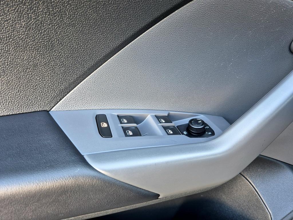 Volkswagen T-cross 1.0 tsi life | blind spot | acc | airco | lm-velgen