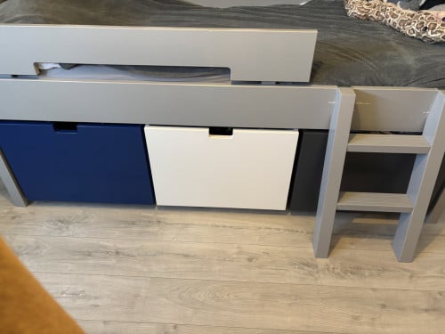 Bed en kledingkast