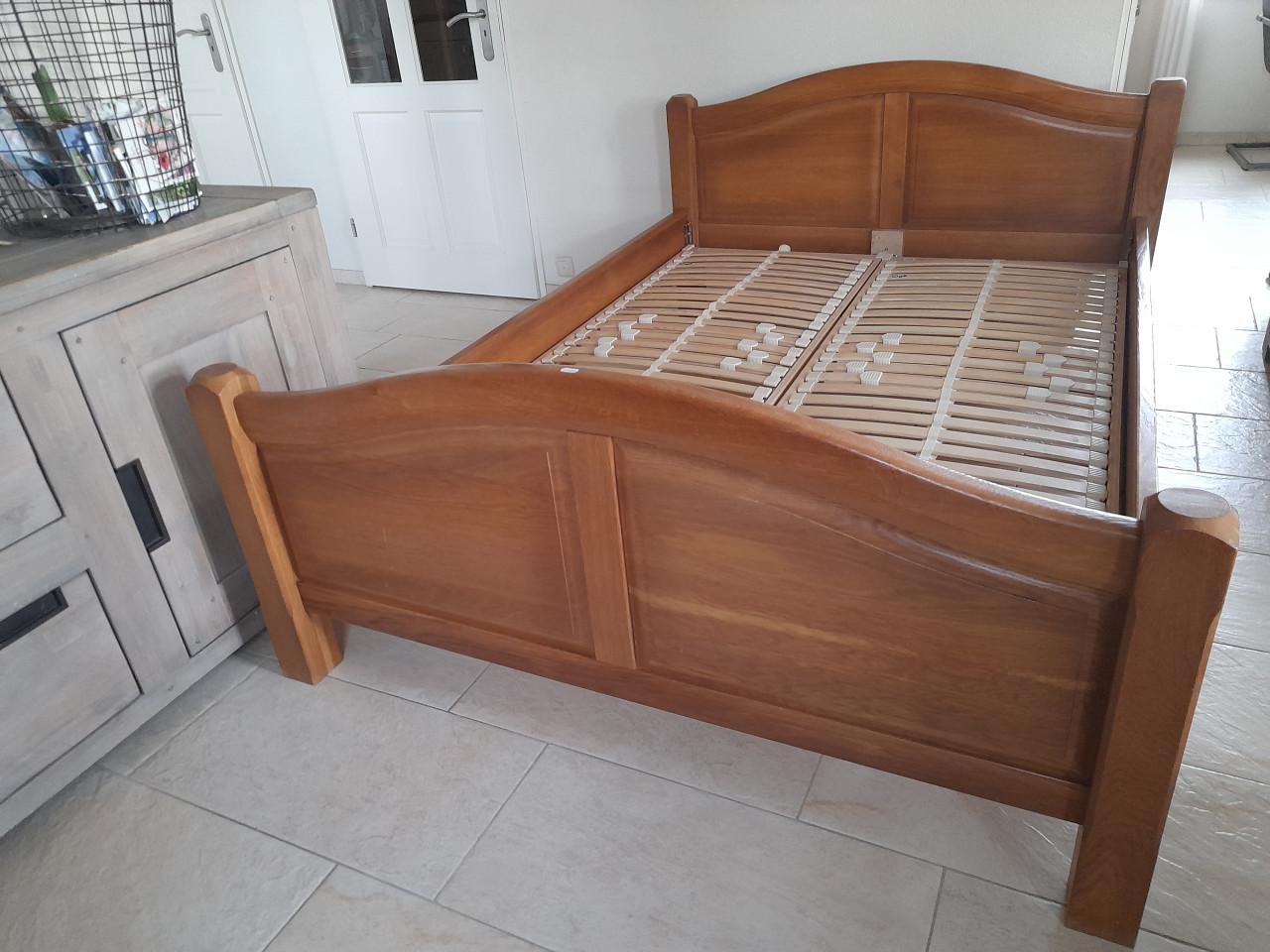 Stevig houten 2 p. bed 140 x 200 ( in goede staat )