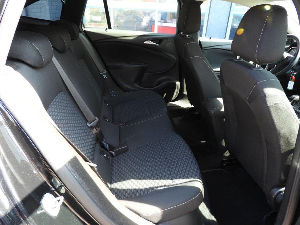 Opel Astra sports tourer 1.2 edition