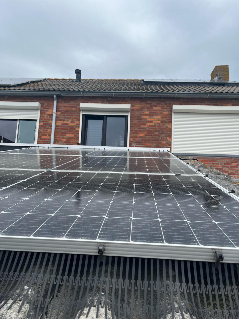 Zonnepanelen met omvormers