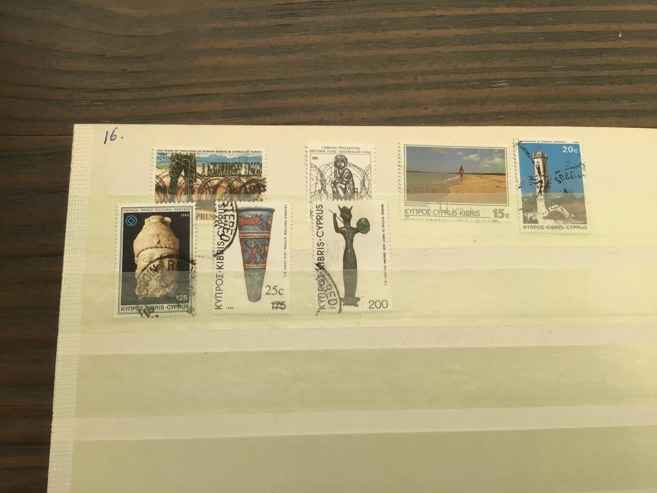 Postzegels van diverse landen