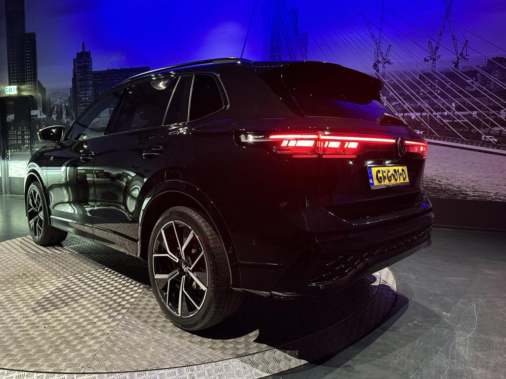 Volkswagen Tiguan 1.5 etsi r-line business *standkachel*pano*trekhaak*harma