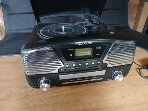Te koop ricatech cd speler/platen speler/ cd speler old school