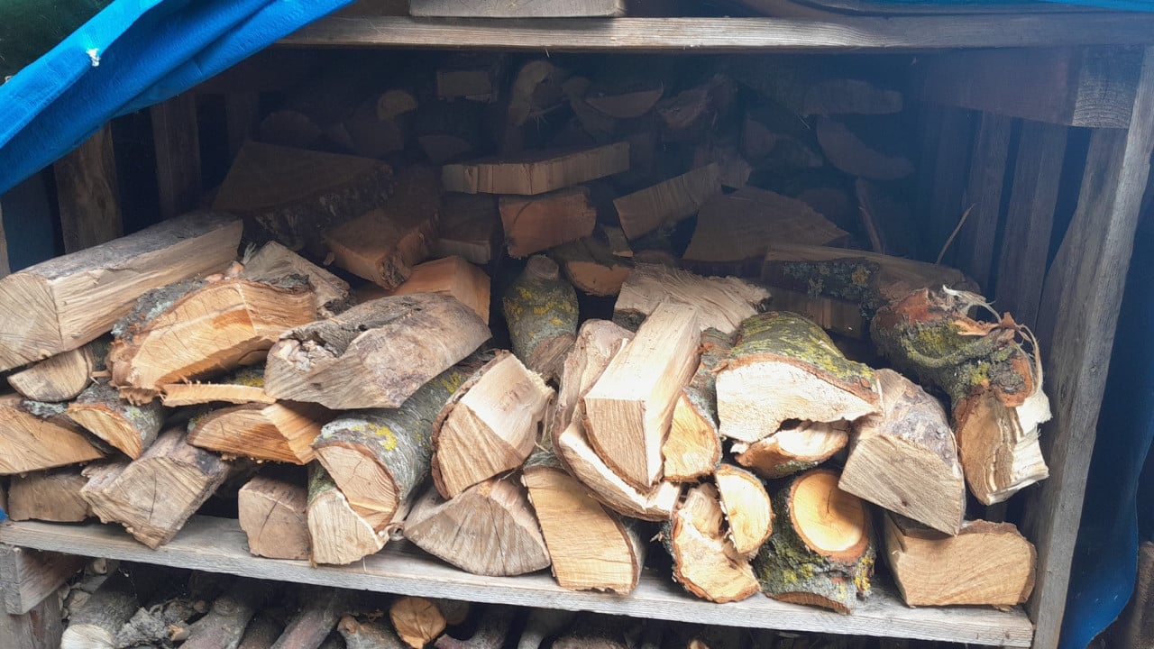 Partij middelhard hout.