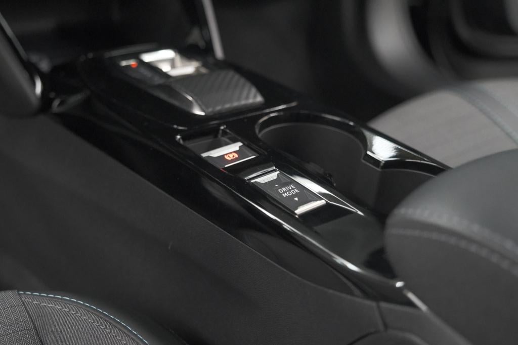 Peugeot 2008 puretech 130 eat8 allure | camera | navigatie | apple carplay 