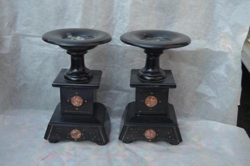 2 Stenen kandelaars deel klokgarnituur 19e eeuws?