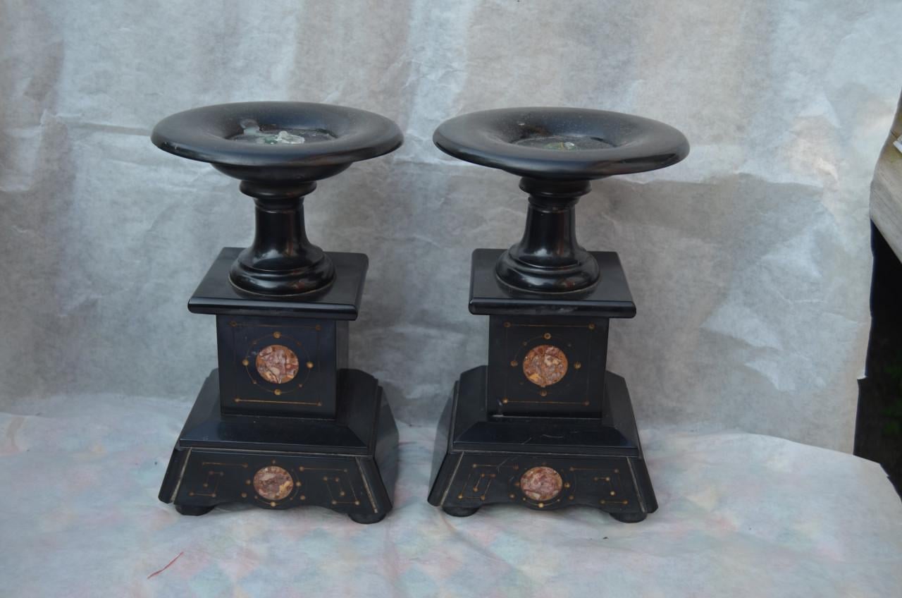 2 Stenen kandelaars deel klokgarnituur 19e eeuws?