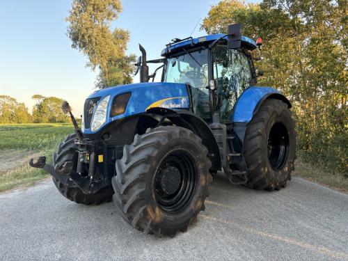 New Holland T7040