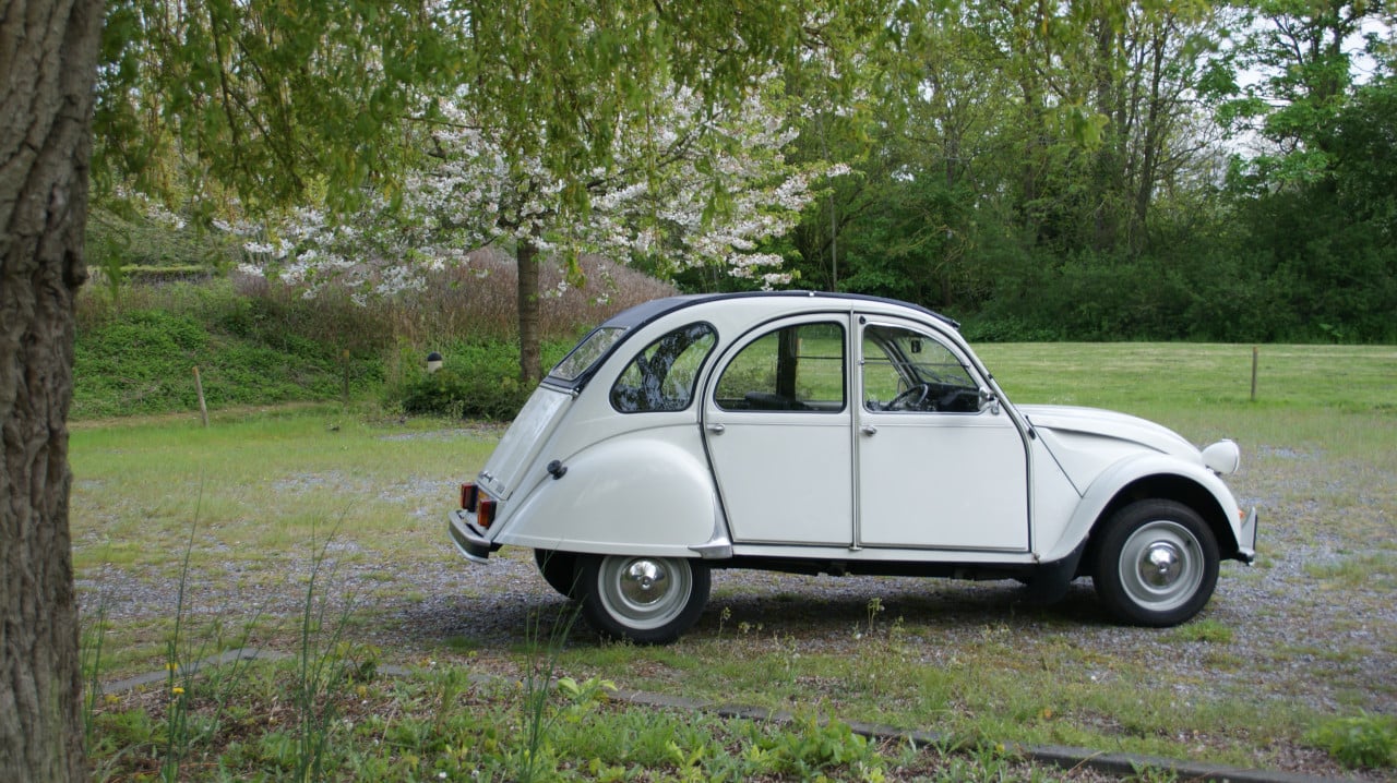 Rijd deze zomer stijlvol door Zeeland in een 2CV!