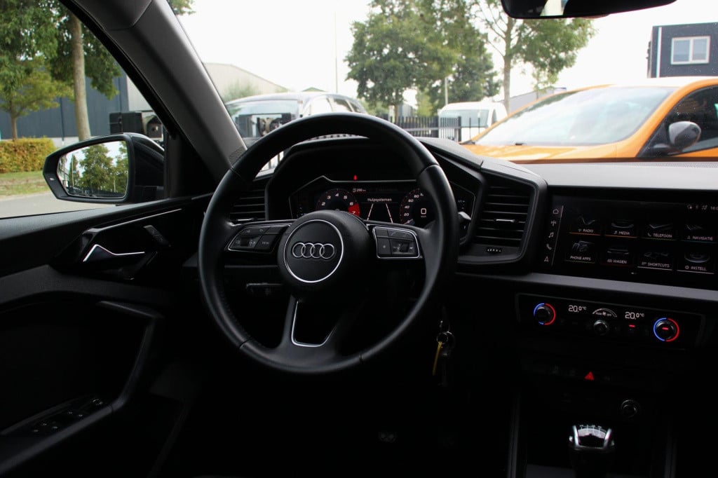 Audi A1 Sportback 30 tfsi s line - virtual - led - matrix - cruise - carpla