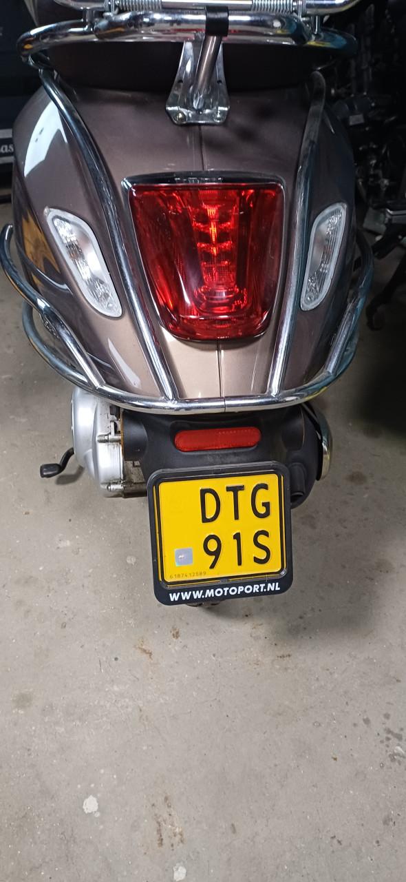 Vespa primavera te koop