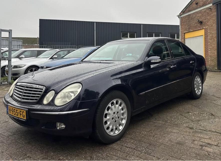 Mercedes E200 compressor Airco, Cruise, trekhaak, handgeschakeld