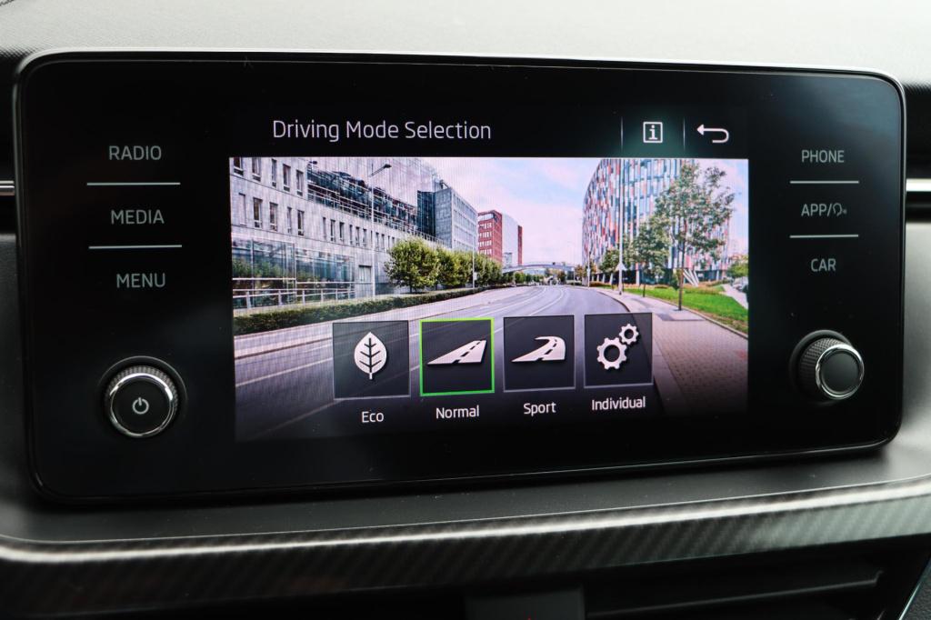Skoda Kamiq 1.0 tsi monte carlo 110pk dsg7