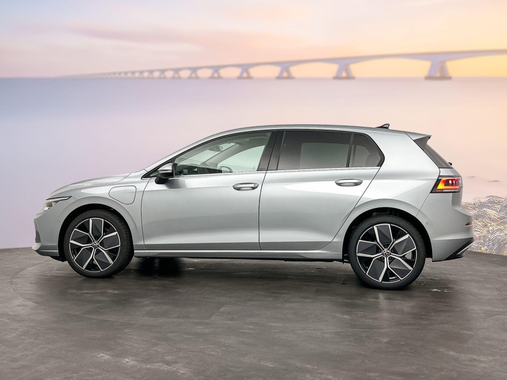 Volkswagen Golf 1.5 ehybrid style edition
