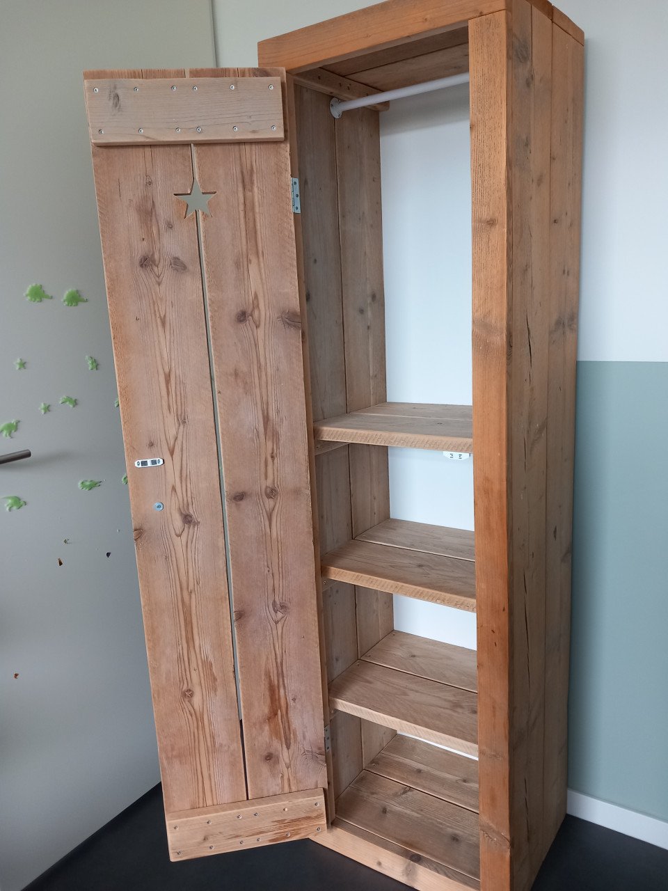 Kledingkast steigerhout