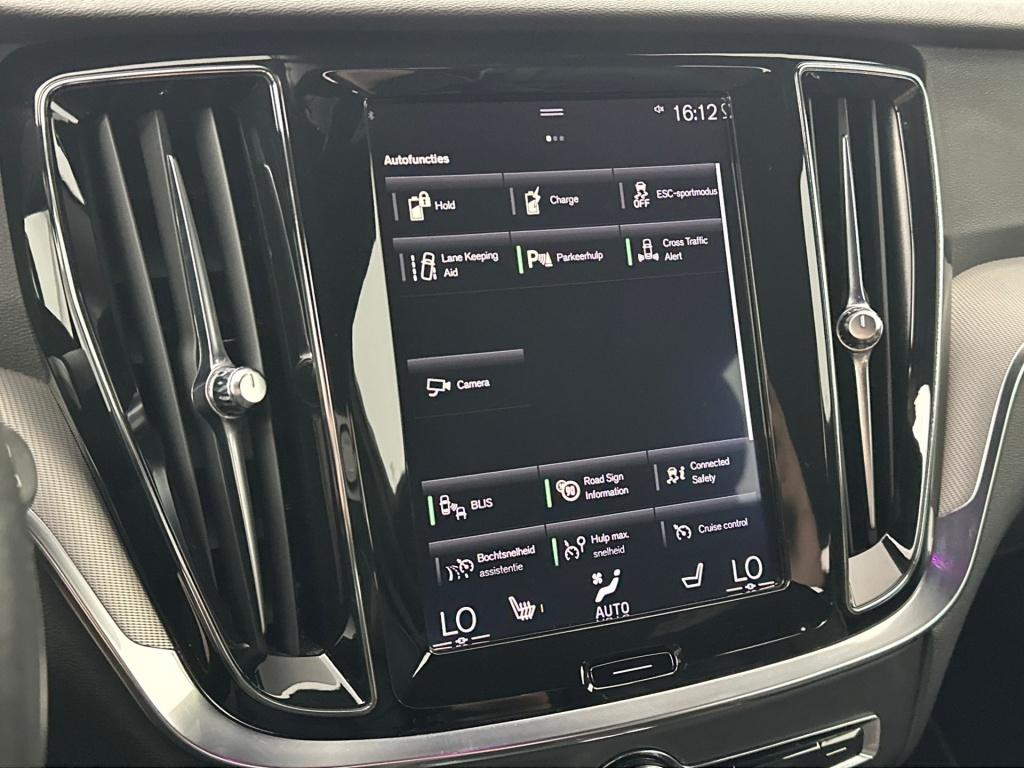 Volvo V60 t6 340pk recharge r-design| achteruitrijcamera| trekhaak| adap.cr