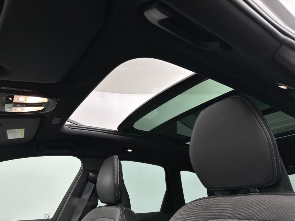 Volvo XC60 t6 398pk recharge ultra dark| pano| luchtvering| hud| 360camera