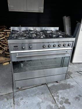 Gasfornuis van Smeg, 6 pitten en grote oven