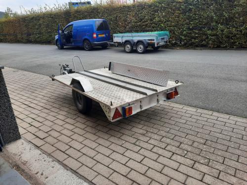 Motortrailer geremd  voor 1 motor
