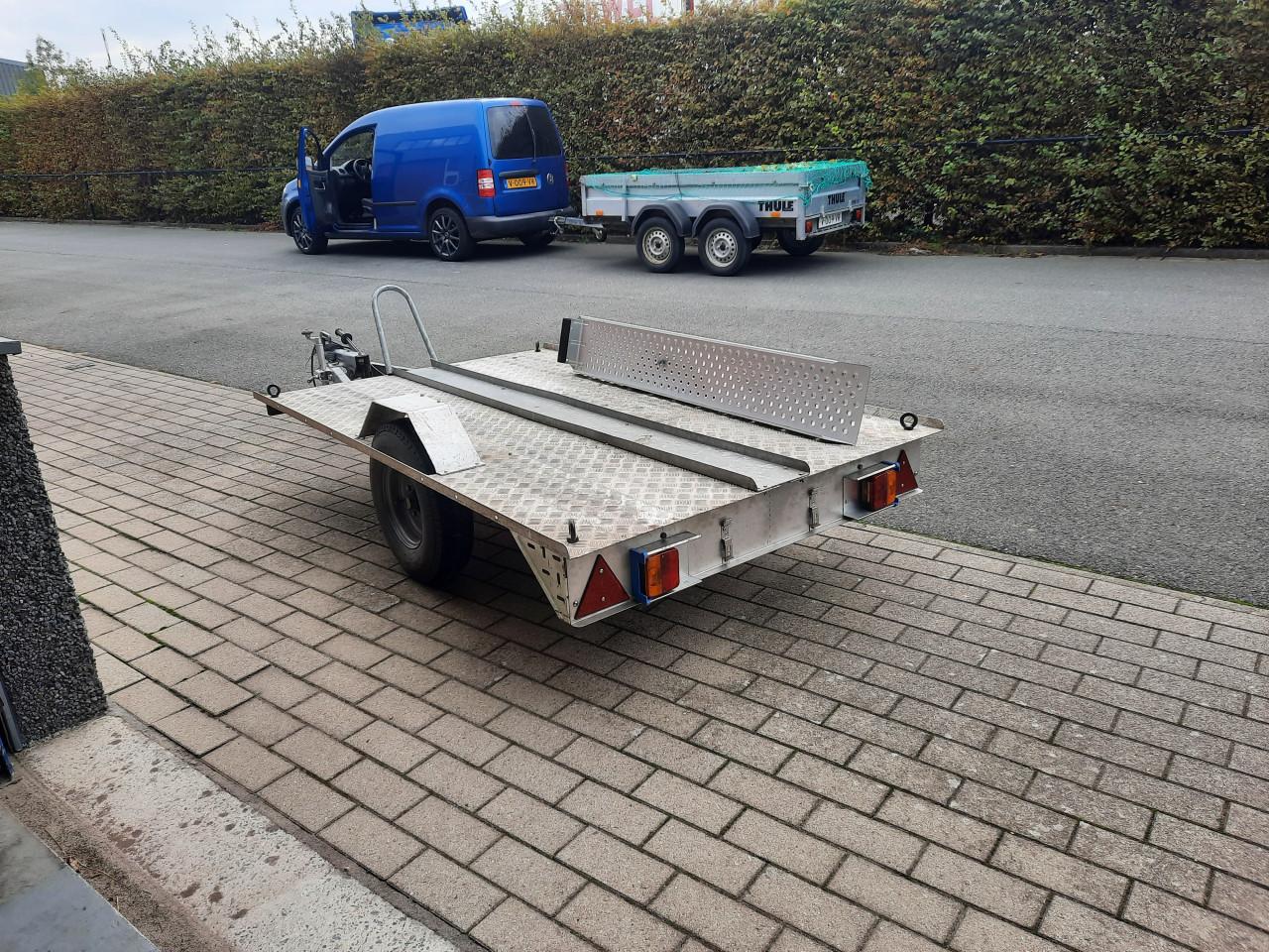 Motortrailer geremd  voor 1 motor