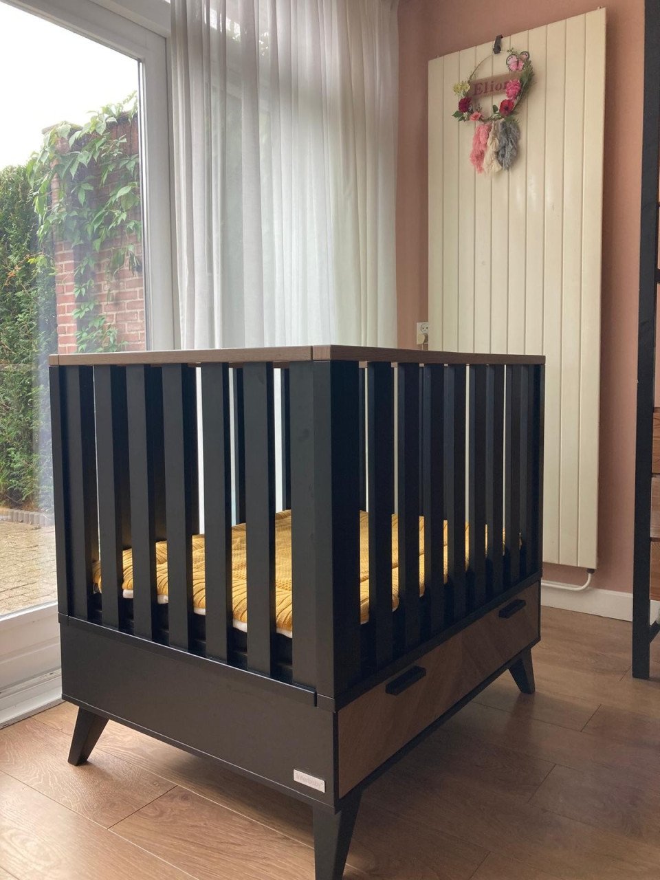 Interbaby box zwart met lade en incl matras