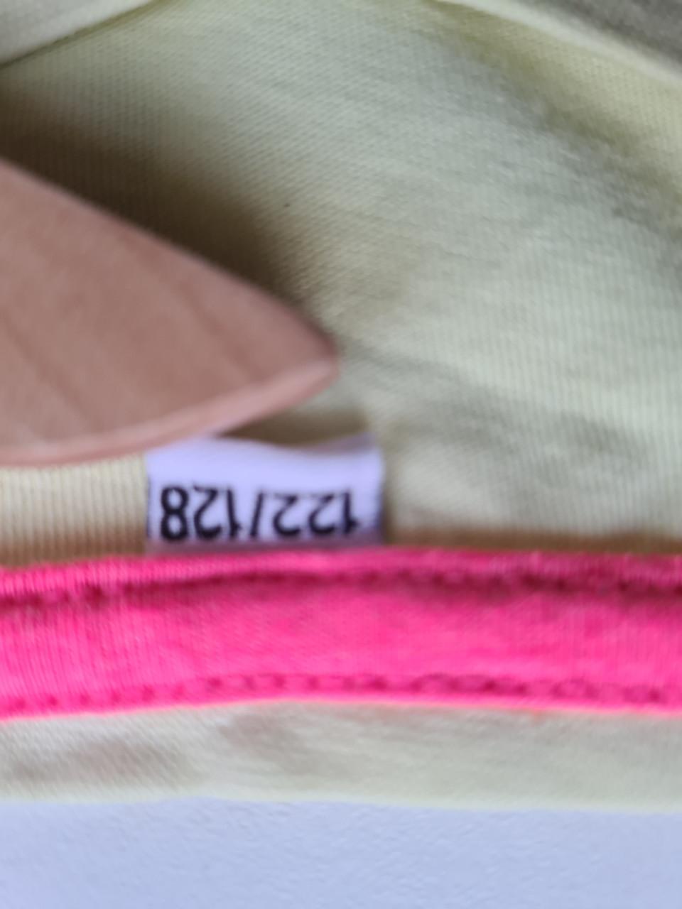 Licht geel shirt met flamingo's  Mt 122-128