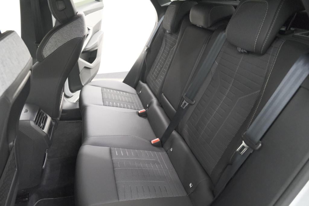 Peugeot 3008 1.2 hybrid 145 gt | camera | adaptieve cruise control | elektr