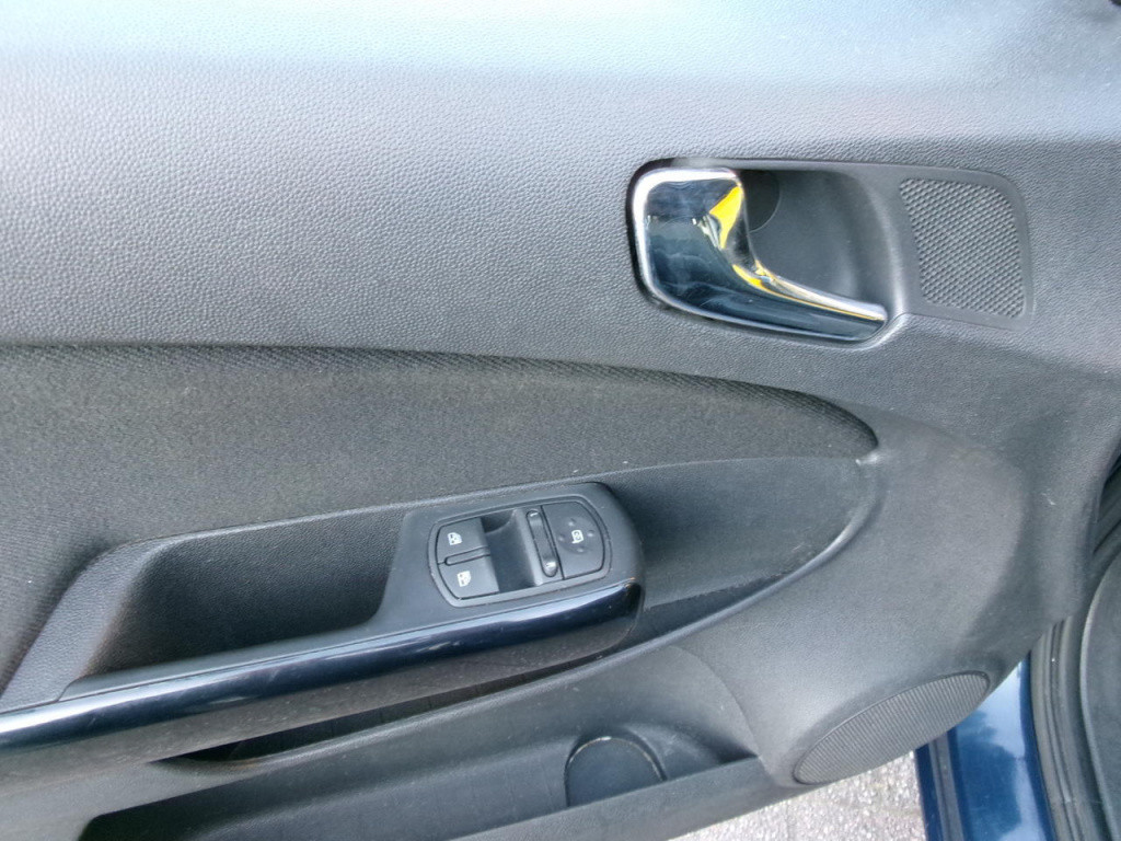 Opel Corsa 1.2-16v airco, cruise-control, trekhaak 5-drs