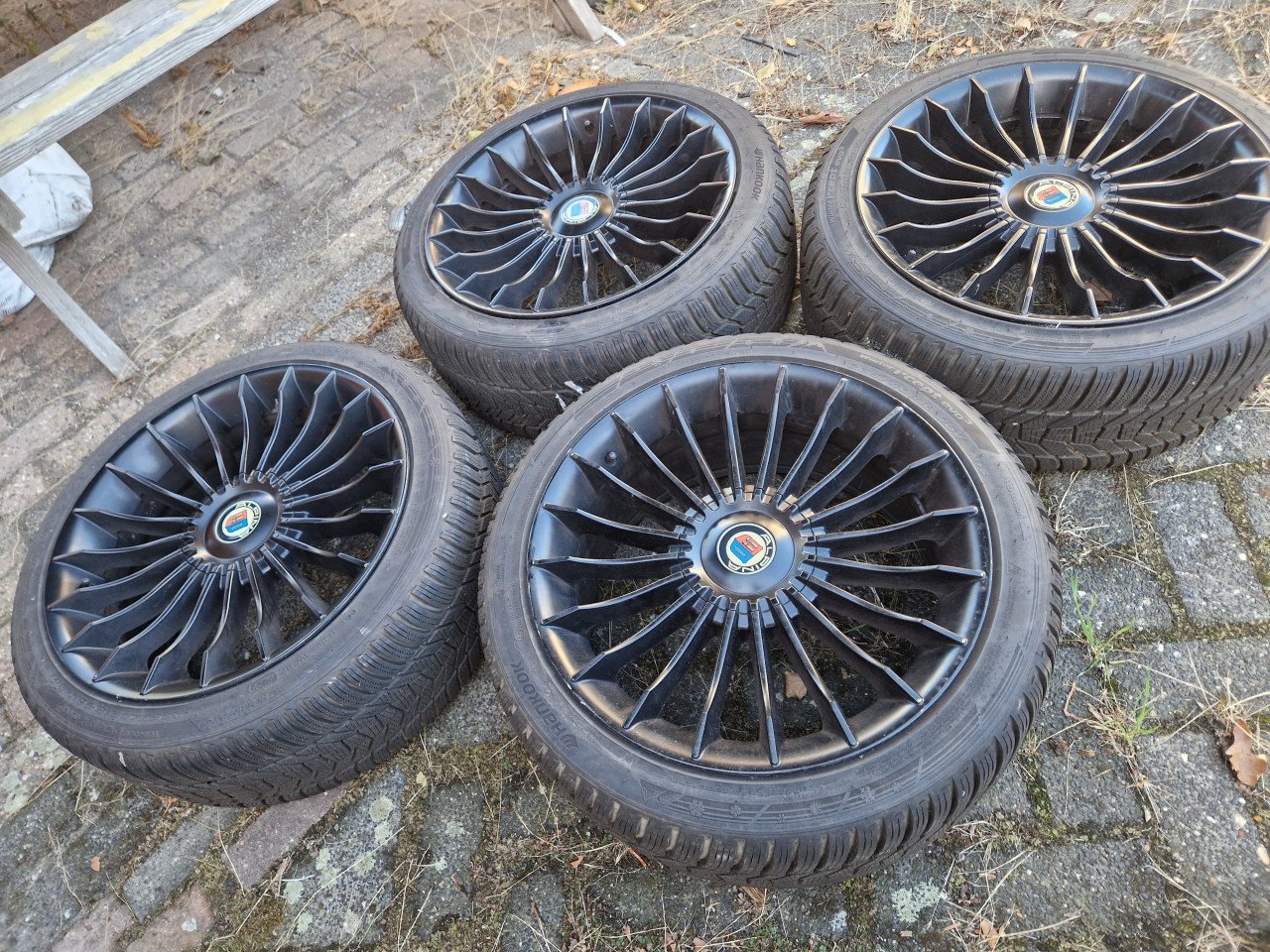 Alpina replica 18inch met winterbanden