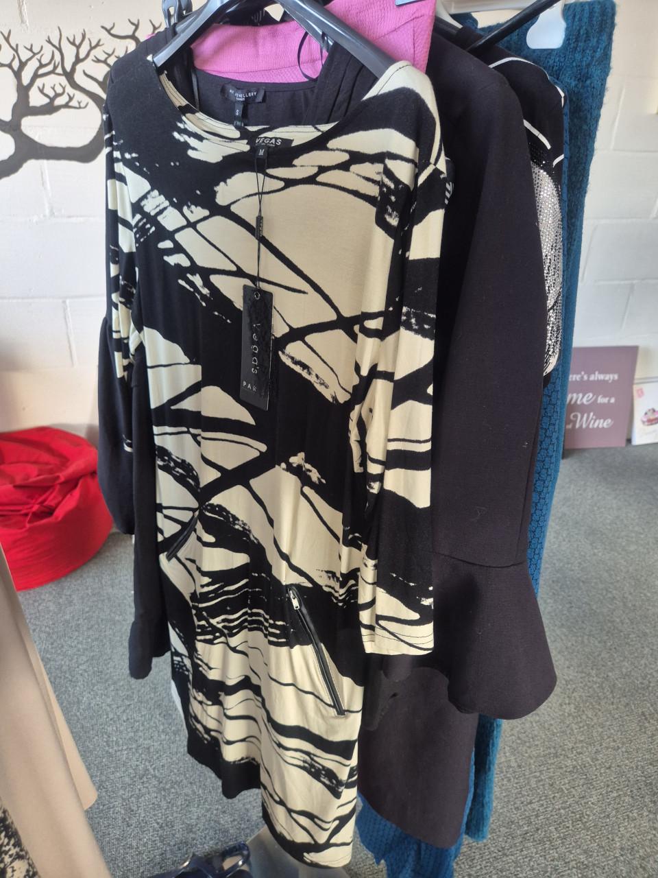 Partij nieuwe dameskleding