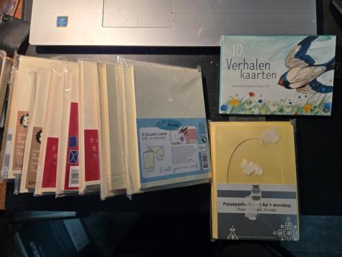 Kaartenpakket: Om zelf kaarten te maken. 9 pakjes. Nieuw