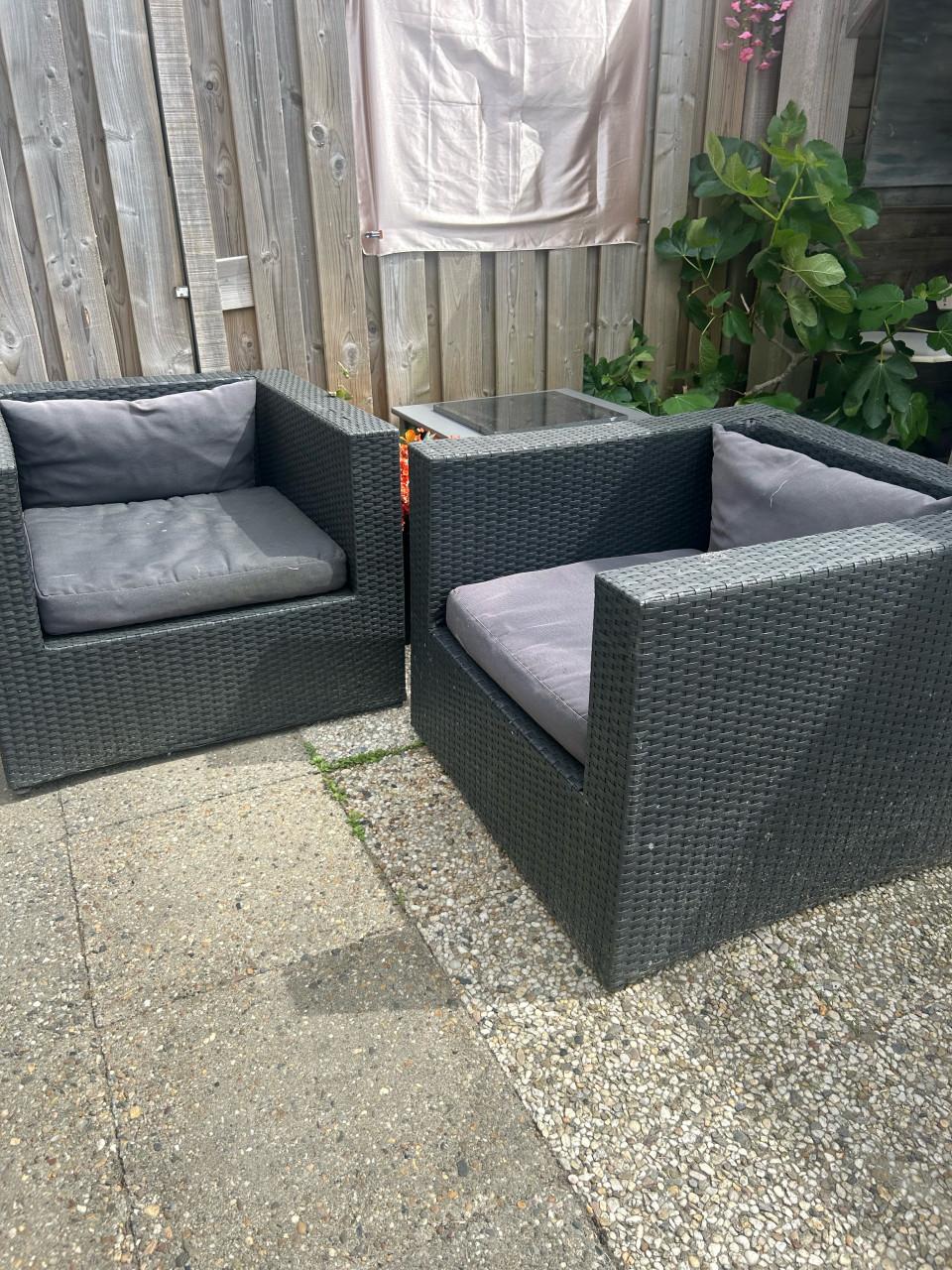 2 tuin lounge stoelen