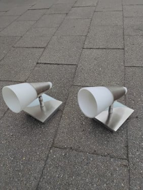 2 mooie wandlampjes  wit/rvs €10