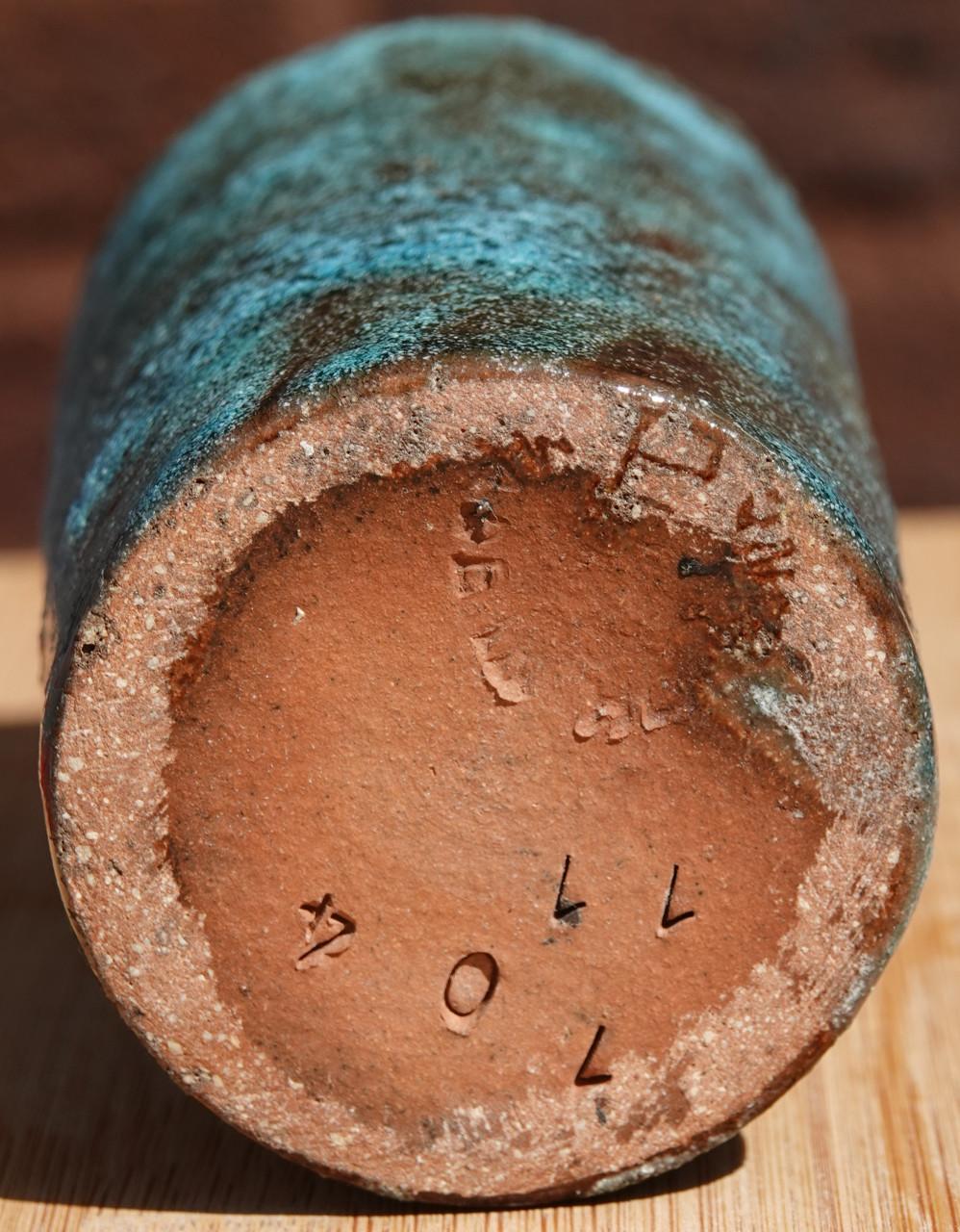 Pieter Groeneveldt vaasje blauw bruisglazuur uit '70, 11x6,5