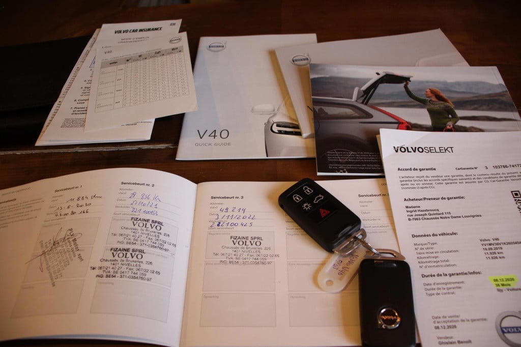 Volvo V40 2.0 t2 momentum polar+ navi - led - half leder - 1e eigenaar - lm