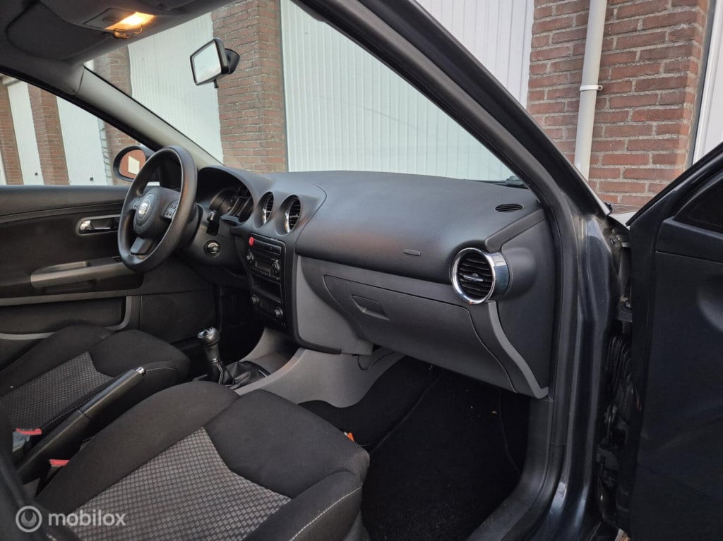 Seat Ibiza 1.6-16v freestyle / 5- deurs / cruisecontrol / airco